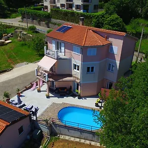 https://apartman-mimi-dobrec.primorje-gorskikotar.com
